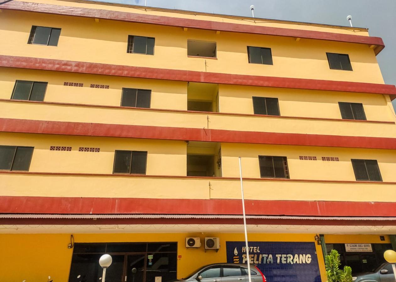Oyo 3372 Hotel Pelita Terang Нагоя Екстериор снимка